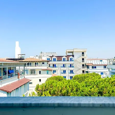 Rooftop Ix 702 Inn Golem (Tirana)