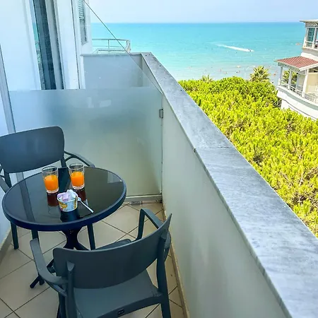Inn Rooftop Ix 702