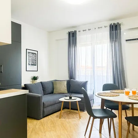 Rooftop Ix 702 Inn Golem (Tirana)