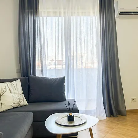 Rooftop Ix 702 Inn Golem (Tirana)