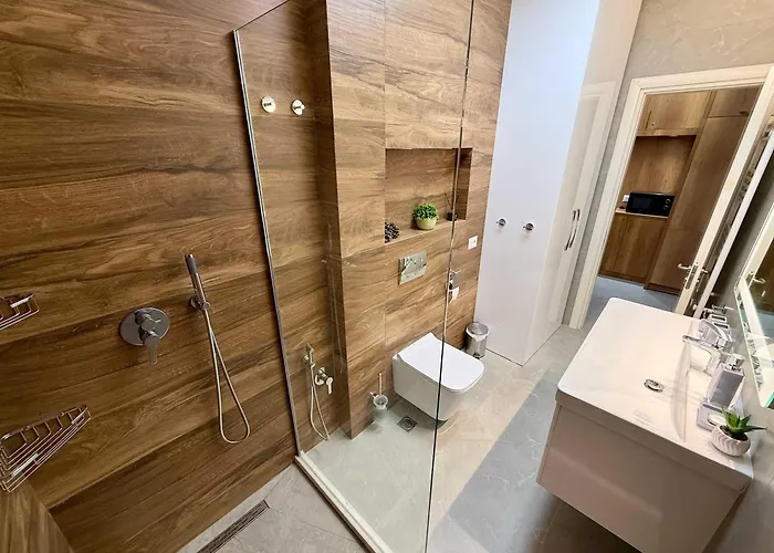 Rooftop Ix 702 * Golem (Tirana)